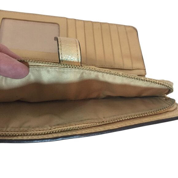 Coach Cream Leather Wallet With Multiple Card Slots & ID Window - Picture 3 of 8